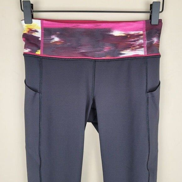Lululemon Size 4 Pace Rival Crop Leggings Black Pigment Wind Berry Rumble Multi - Picture 4 of 12